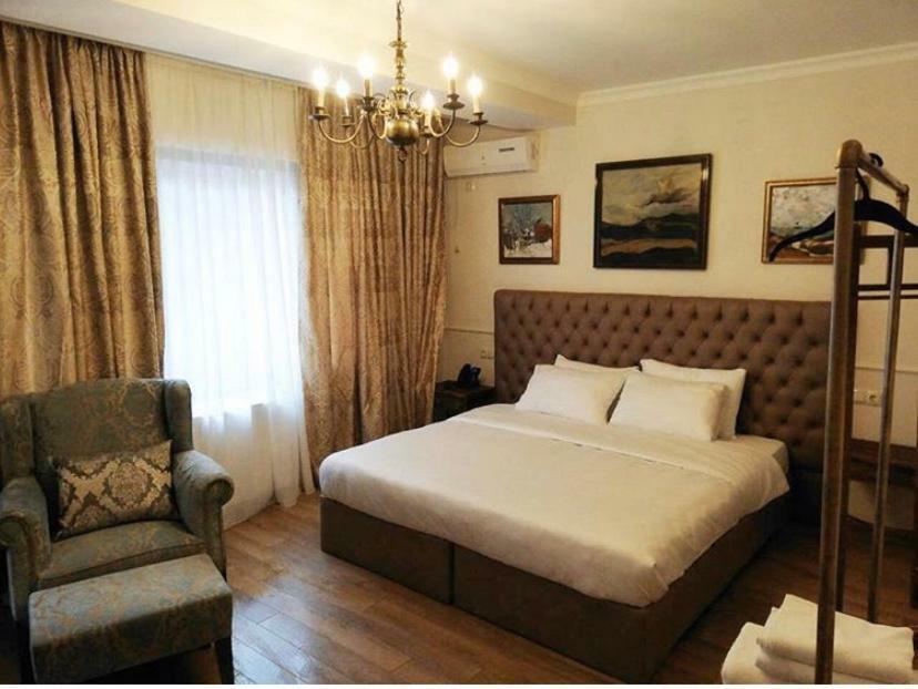 Omart Hotel - Gallery Tiflis Habitación foto